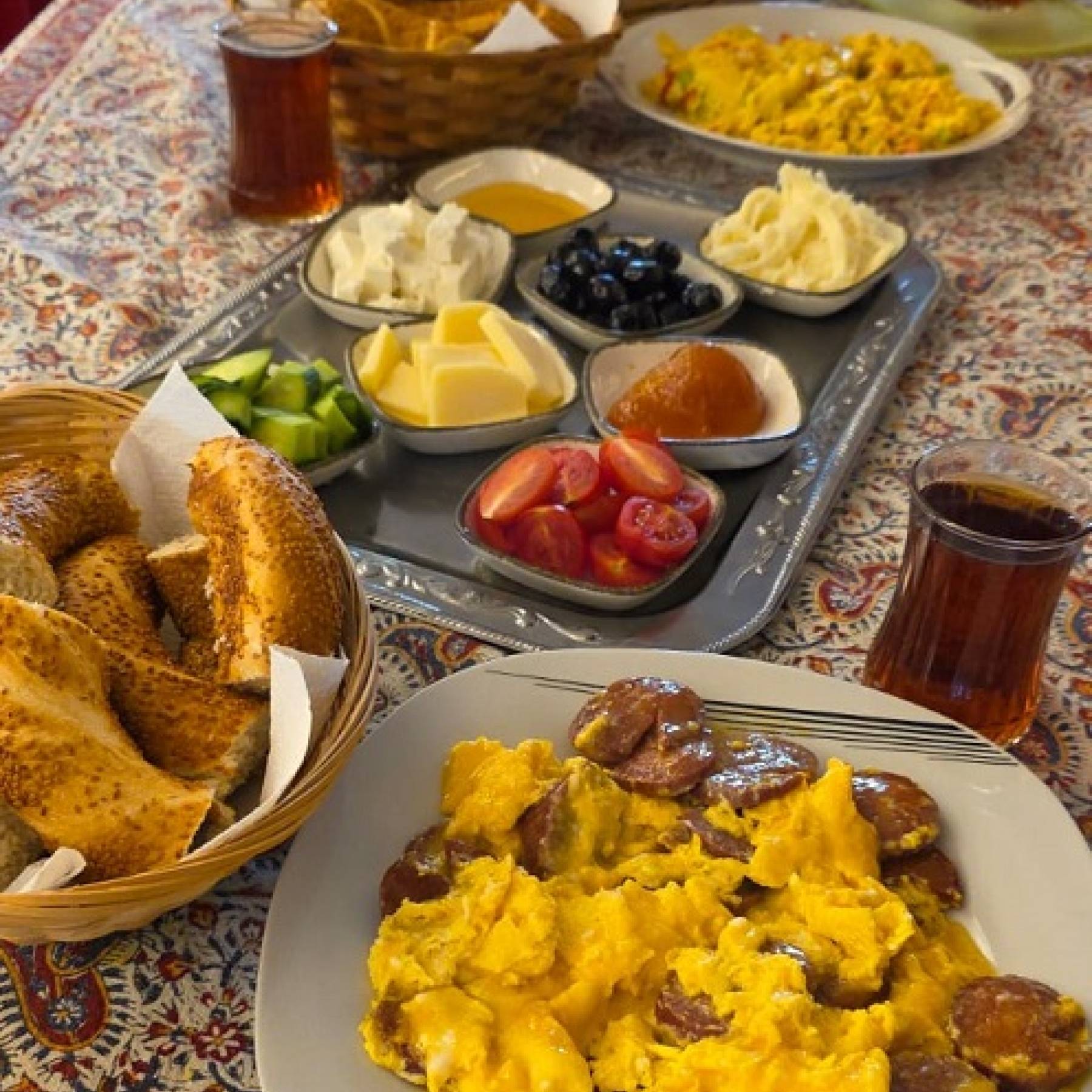 Türkisches Frühstück im Elterncafé